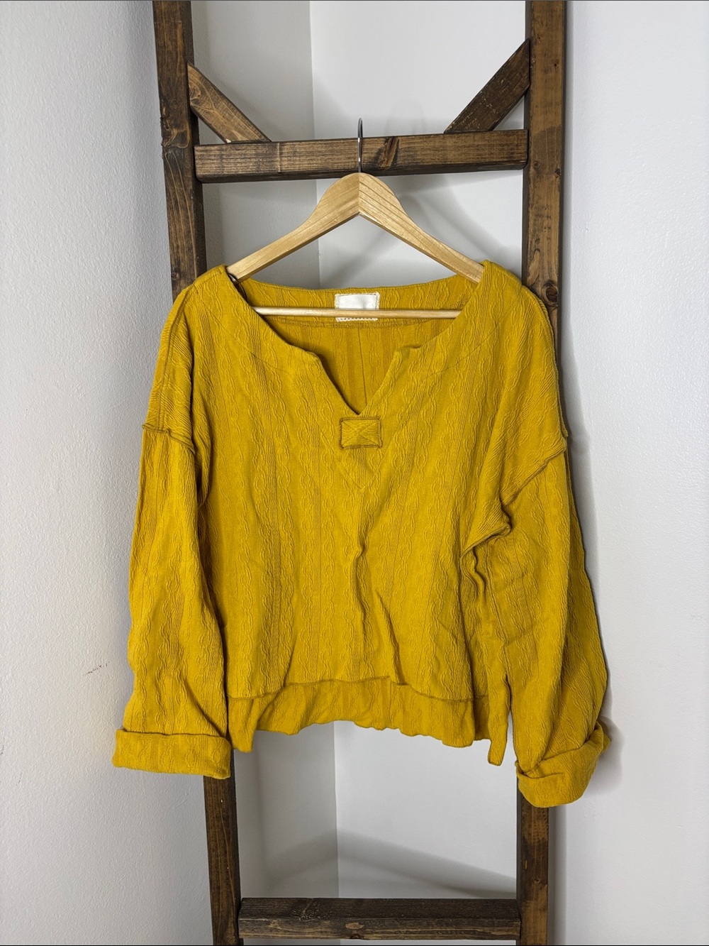 The Robe Relaxed V-Neck Mustard Yellow Pullover Sweatshirt Size L